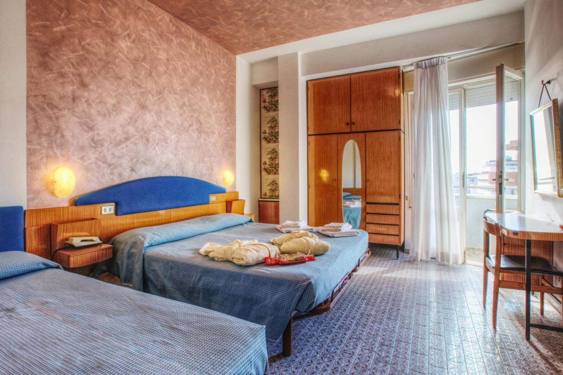 Hotel Capitol Гатео а Маре Стая снимка